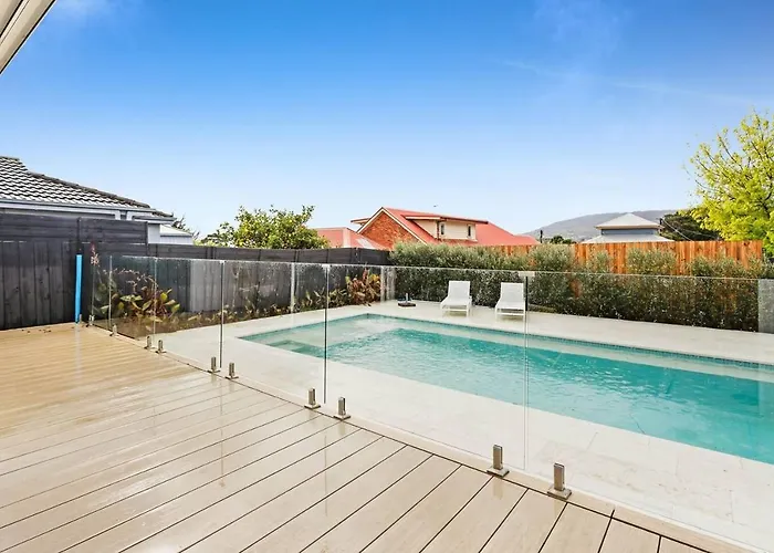 The Family Beachside Escape By Ready Set Stay - House & Guest House