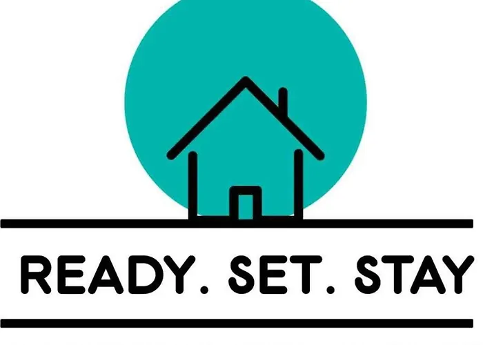 The Family Beachside Escape By Ready Set Stay - House & Guest House